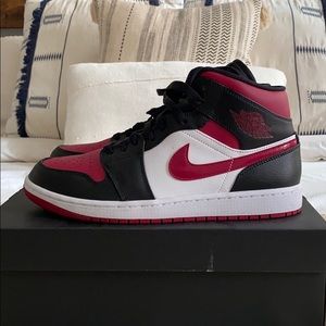 Air Jordan 1 Mid